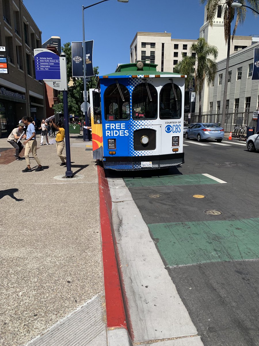yahbutcyclists's tweet photo. Yah but cyclists run stop signs. #BikeLane #RedCurb #SDCC #SDCC19 #CBS https://t.co/GMdtiPurY5