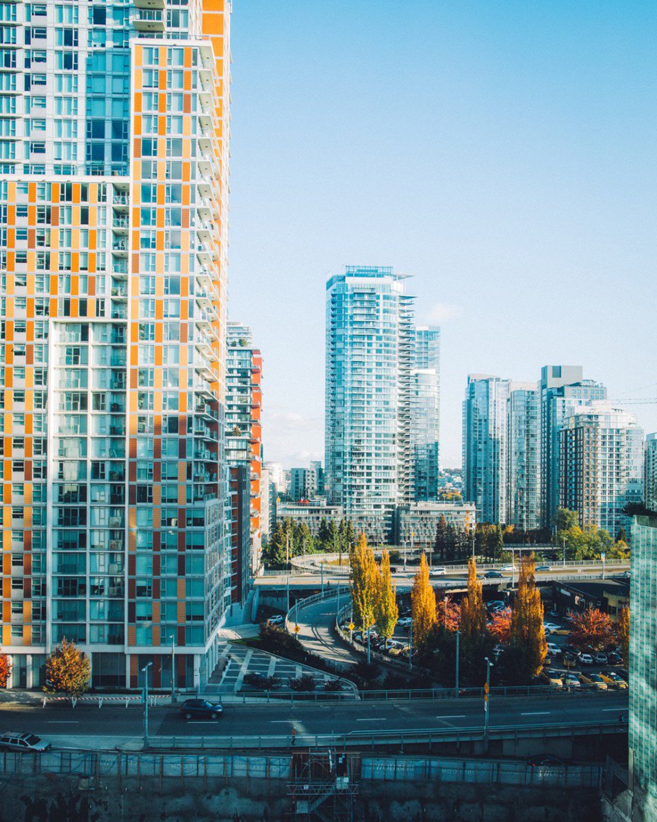 getgreenbadger's tweet photo. We work with the top GC's in the country to save them time and money with LEED documentation. If your team is still sifting endlessly through submittals and going back and forth with subs, visit https://t.co/AI1kYINo87 to schedule a demo with us today. #Automation #EasyLEED https://t.co/s26VjoKY1Z
