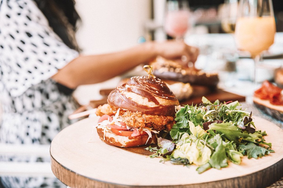 beverlyhilton's tweet photo. Every Saturday and Sunday, enjoy CIRCA 55's famous Bubbly Brunch and BBQ featuring a mix of top-quality familiar staples and imaginative seasonal dishes with free-flowing Prosecco and mimosas. #BeverlyHilton #CIRCA55 https://t.co/AlBlFHoJ7z