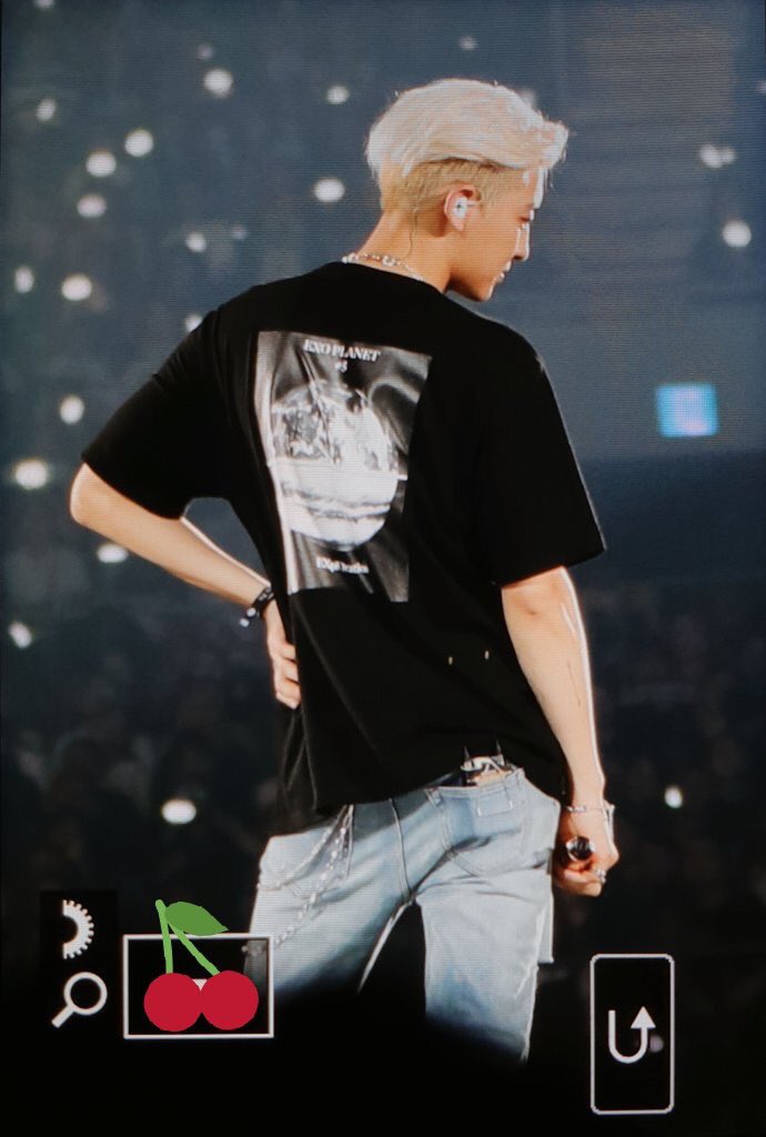 6104pcy_bhy's tweet photo. ยืนทิ้งโพกแบบหล่อๆงี้ก้อด้ายหรอ?😭ㅋㅋㅋ

#찬열 #CHANYEOL
#朴灿烈 #チャニョル

#EXO #EXplOration
#EXO_SC #Whatalife
#weareoneEXO
#EXplOrationInSeoul #EXplOrationInSeoulDay1 https://t.co/Ybzh8ONV8S