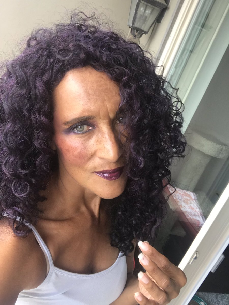 GLOWSOULPATROL's tweet image. Envy of GLOW bringing back her 80’s look. #Originalglowgirl #netflixglow #80’s #makeup #wrestler #glowcruise #tv