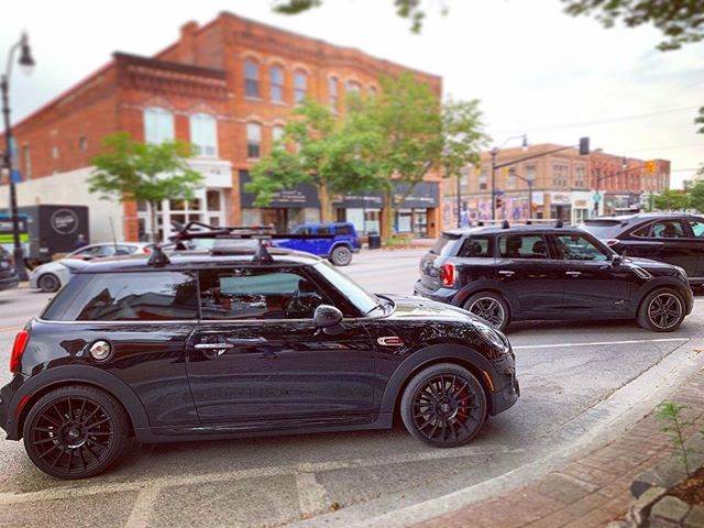 lilcoopr's tweet photo. Last week’s work conference road trip up north with my #MINICountryman and catching up with a MINI friend in #collingwood 🚙🚙
.
.
.
#countryman #mini #f56 #f56mini #f56minijcw #f56minicooper #ozwheels #all4 #countrymanall4 #countrymanall4s #blackmini … https://t.co/0E7z7uMapT https://t.co/2o6P9ZLjso