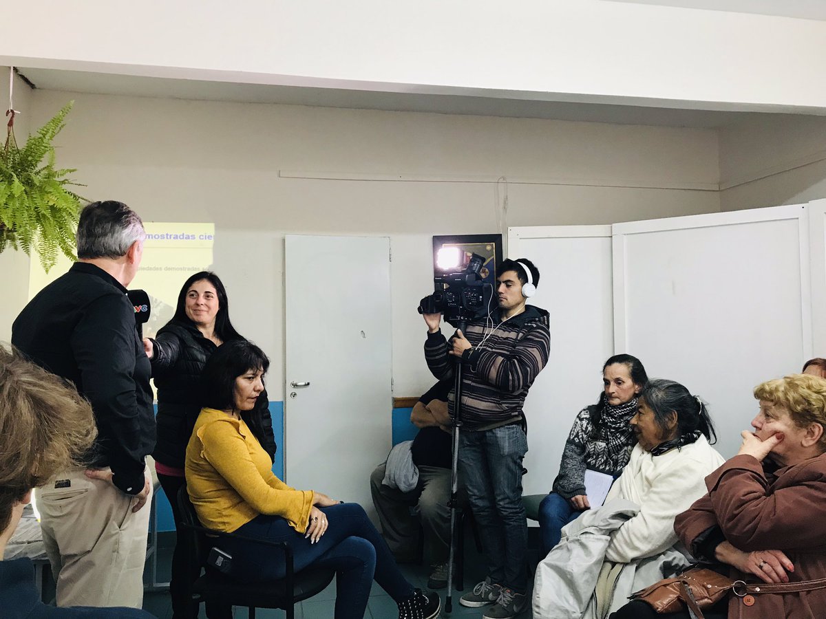 Charla sobre producción de Apitoxina y sus usos terapéuticos en Santa Teresita con demostraciones y entrevista para la TV