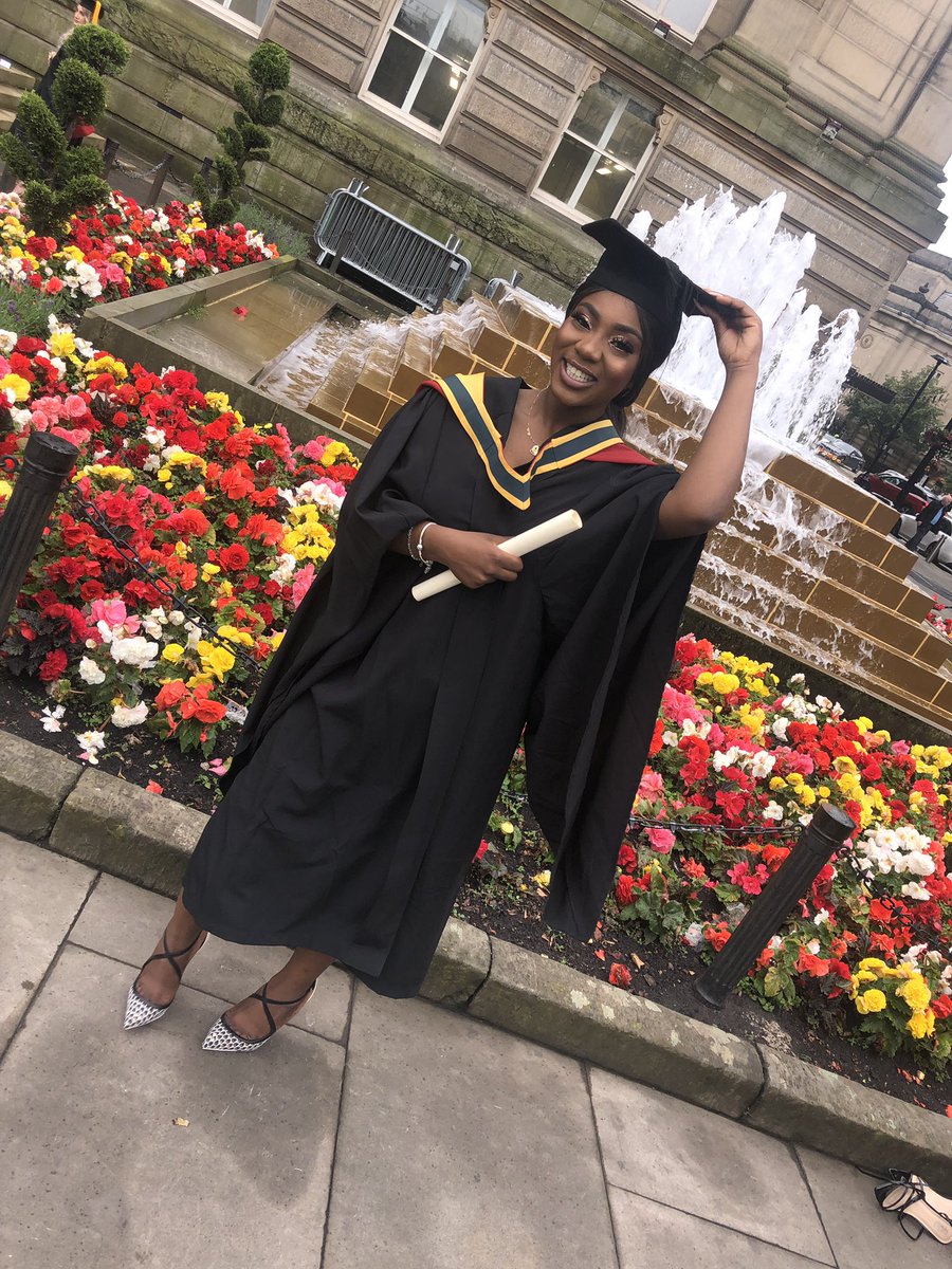 dianaaminaa's tweet image. 2:1 in psychology. My proudest moment so far. Deffo the toughest year of my life but I made it 🥳 Thank you God ❤️ #issagraduate