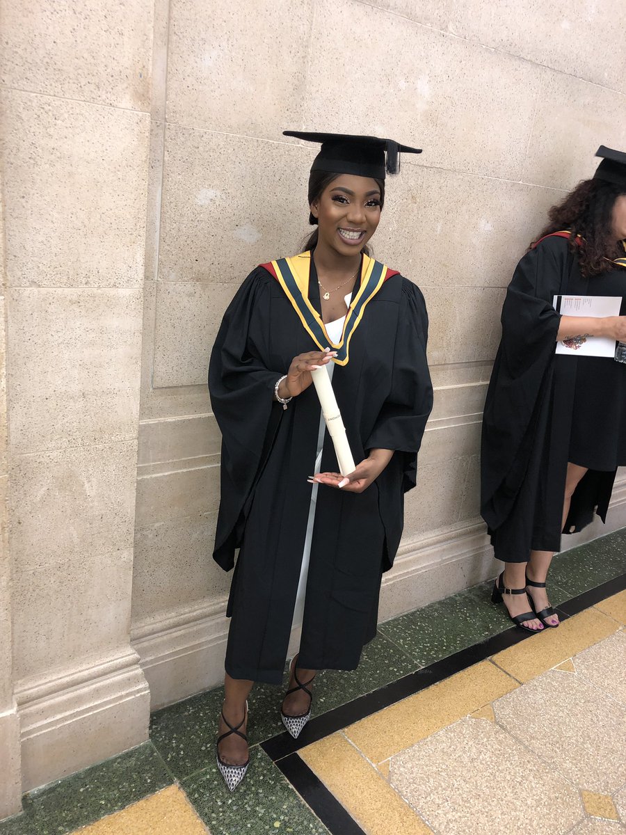 dianaaminaa's tweet image. 2:1 in psychology. My proudest moment so far. Deffo the toughest year of my life but I made it 🥳 Thank you God ❤️ #issagraduate