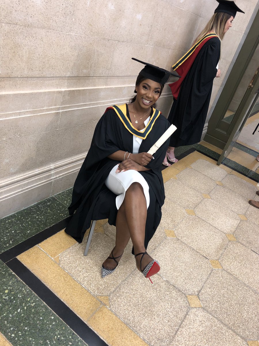 dianaaminaa's tweet image. 2:1 in psychology. My proudest moment so far. Deffo the toughest year of my life but I made it 🥳 Thank you God ❤️ #issagraduate