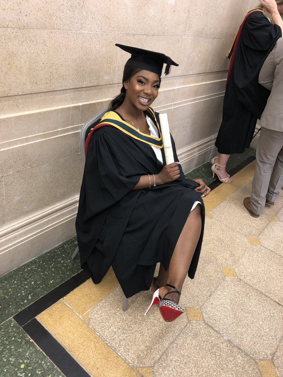 dianaaminaa's tweet image. 2:1 in psychology. My proudest moment so far. Deffo the toughest year of my life but I made it 🥳 Thank you God ❤️ #issagraduate
