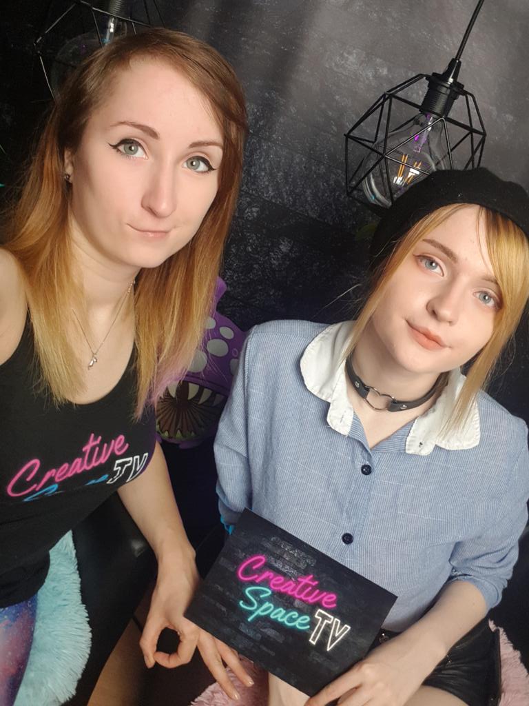 dezithedevil's tweet photo. Next stream! :D wir sind bereit auf @CreativeSpaceT2 mit  @smoettii ♡♡♡ https://t.co/DLsoUT0Vzz
