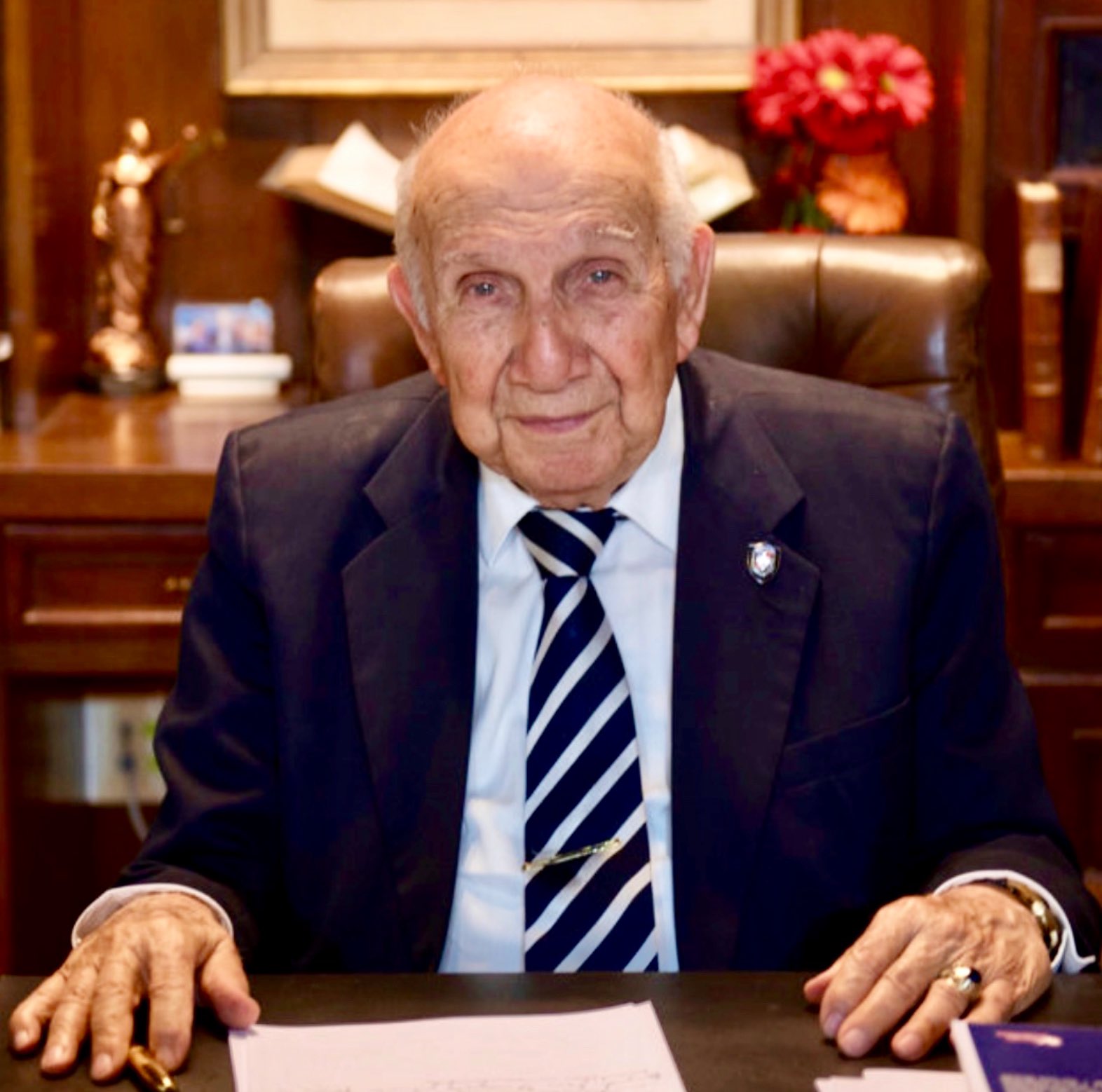 JuÃ¡rez V.Castillo SemÃ¡nâï¸ð©ð´ð©ð´ð©ð´âï¸ op Twitter: "Muchas gracias!de todo  corazÃ³n,por tantas felicitaciones,reconocimientos y parabienes a nuestro  padre,Dr.Marino Vinicio Castillo,por su 88'cumpleaÃ±os,de tantos amigos y  amigas,relacionados y ...