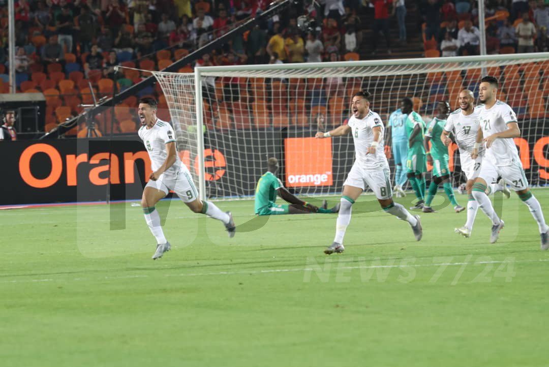 ennaharonline's tweet photo. الفرحة بالهدف الاول للمنتخب الجزائري من تسجيل بونجاح في الدقيقة "2"
#الشوط_الاول 🔴 #LIVE_MATCH
#كأس_أمم_إفريقيا_2019_مصر مباراة النهائي | الجزائر - السنغال 🇩🇿⚽🇸🇳
#ALGSEN | #CAN2019 | #شجع_الخضر | https://t.co/zXSuPOwI2P