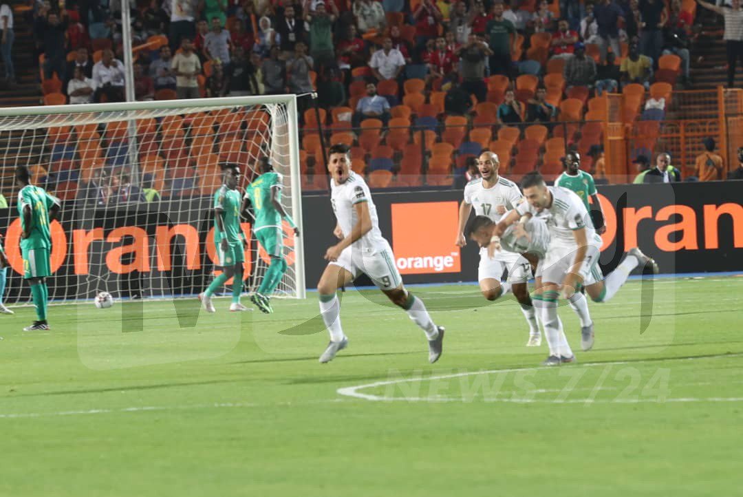 ennaharonline's tweet photo. الفرحة بالهدف الاول للمنتخب الجزائري من تسجيل بونجاح في الدقيقة "2"
#الشوط_الاول 🔴 #LIVE_MATCH
#كأس_أمم_إفريقيا_2019_مصر مباراة النهائي | الجزائر - السنغال 🇩🇿⚽🇸🇳
#ALGSEN | #CAN2019 | #شجع_الخضر | https://t.co/zXSuPOwI2P
