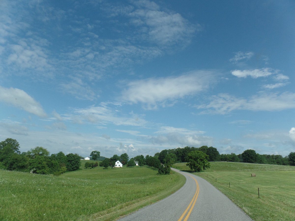 BlueRidgePeace's tweet photo. The #simplelife
#PatrickCountyVA
#countryliving #peaceful https://t.co/JrCmt9E5nN