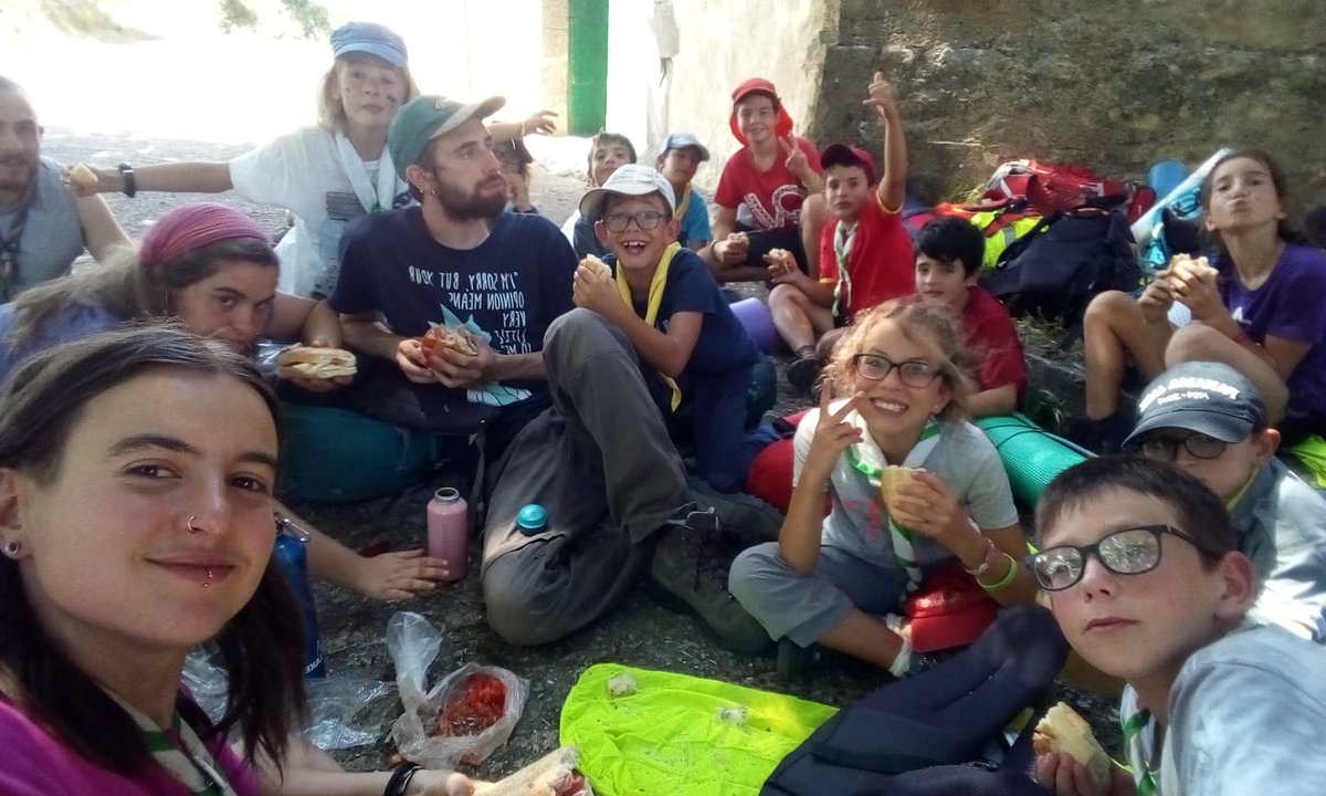 GSEstrellaPolar's tweet photo. La manada a la hora de la comida https://t.co/azi8iZRcDU