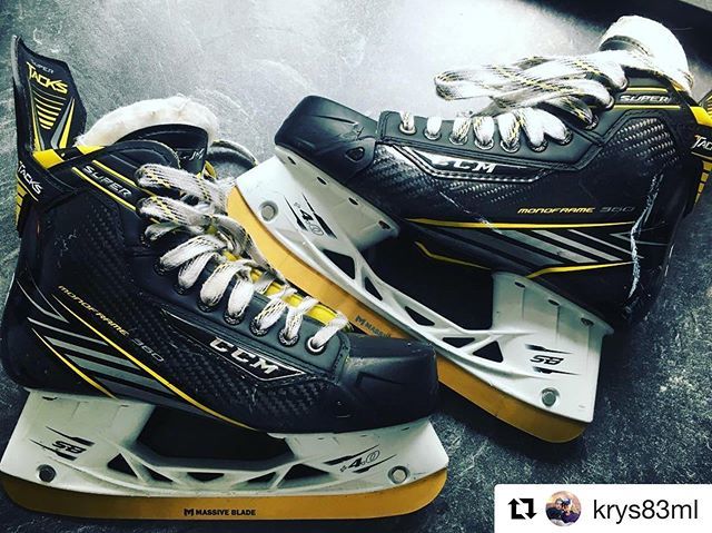 MassiveBlade's tweet photo. #Repost @krys83ml
I love gold,too🤩
・・・
He just loves gold🤩 #massiveblade #nordichockey #hockeymom #kev81 #ccm #iridemassive https://t.co/OOaOS0KVrQ https://t.co/m2ESW5BWaI