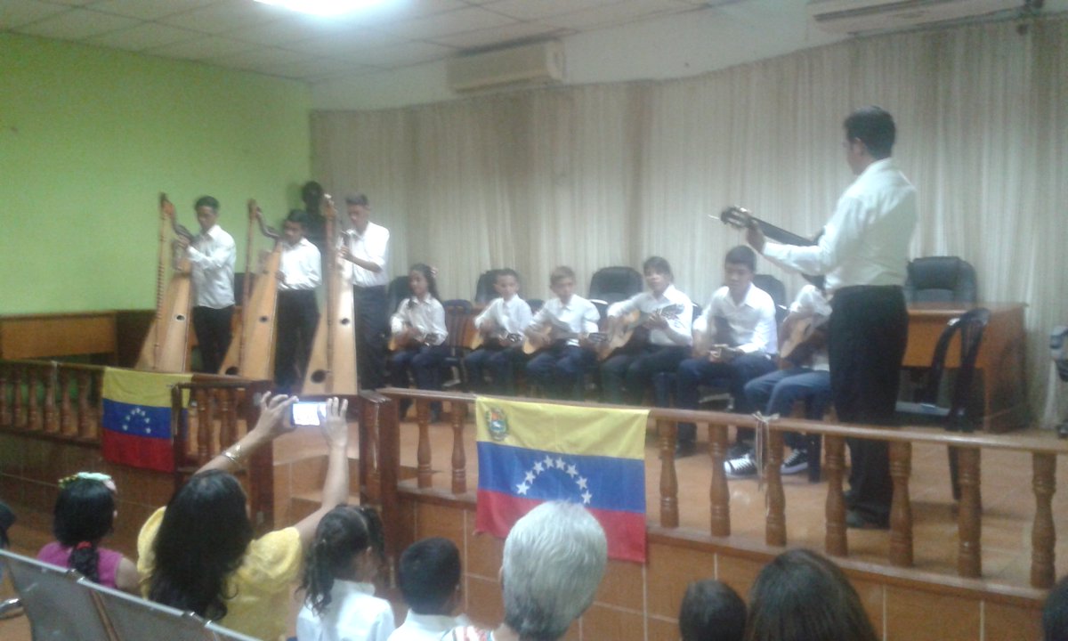 Nucleoosijaa's tweet photo. Concierto de cierre de año 2018-2019 del programa Alma Llanera @LlaneraVES @elsistema @SistemaGuarico @SiBCIGuaricoacc https://t.co/u1QkF5oDnq