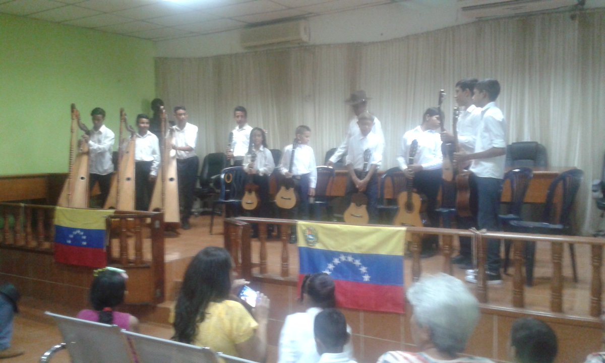 Nucleoosijaa's tweet photo. Concierto de cierre de año 2018-2019 del programa Alma Llanera @LlaneraVES @elsistema @SistemaGuarico @SiBCIGuaricoacc https://t.co/u1QkF5oDnq