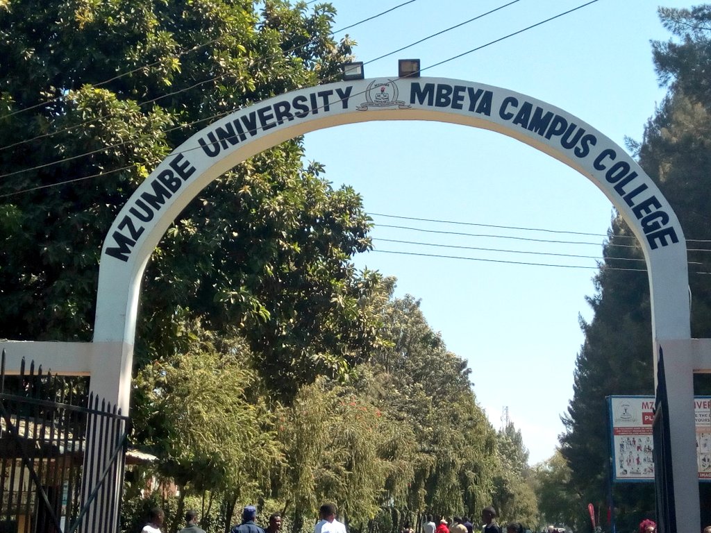 HAROUBTV3's tweet photo. Mamlaka ya Mawasiliano Tanzania TCRA, Nyanda Za Juu Kusini na makampuni ya simu wameendelea na zoezi la usajili wa laini za simu kwa makundi mbalimbali, tarehe 19.07.2019 katika Chuo Kikuu cha Mzumbe, Mbeya.
@TCRA_Tz 
@HAROUBTV3 https://t.co/grHKsROSR0