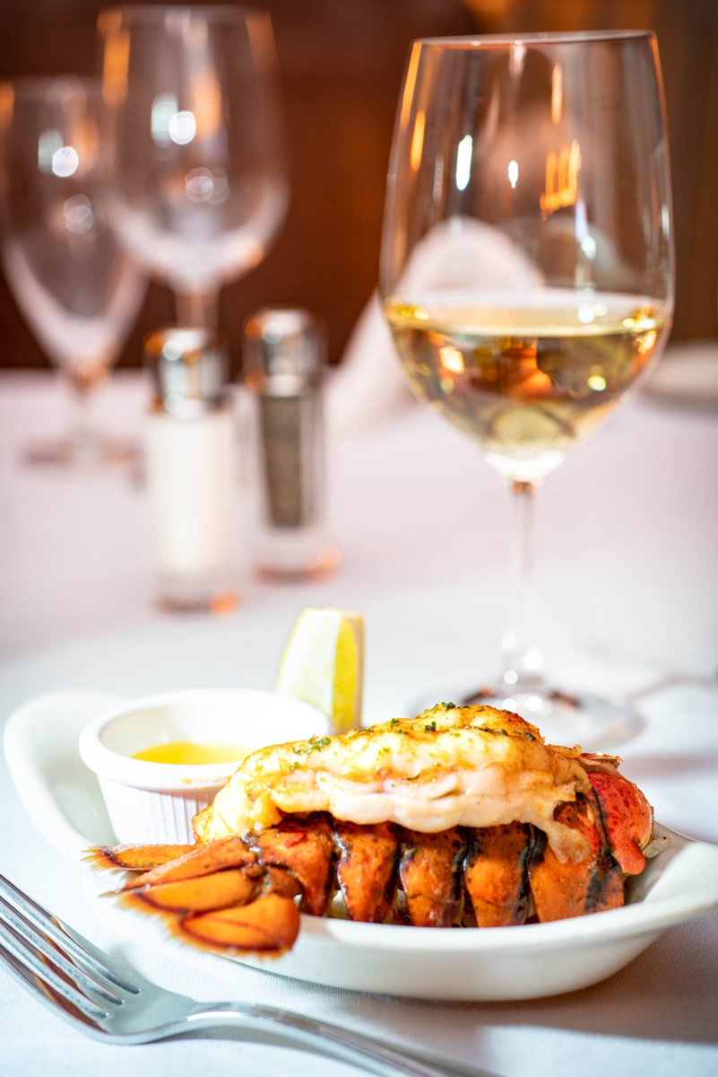 LawrysChicago's tweet photo. Add our broiled Atlantic lobster tail to any meal! With a squeeze of cold lemon and a drizzle of warm butter you’ll be more than satisfied #TrueStory #Lobster #Yum
#LawrysThePrimeRibChicago https://t.co/XiAORYvoc6