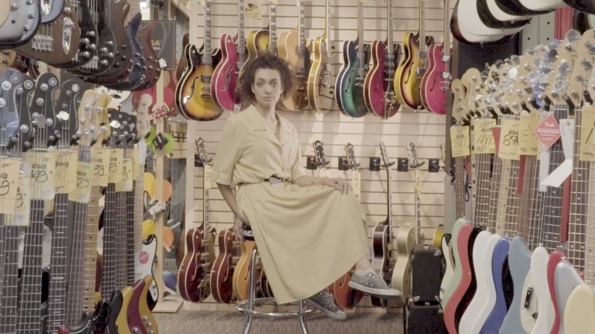 DisqueDurLSDC's tweet image. On a invité Hanorah chez Steve’s Music et la prestation est, pour être totalement sincère, super débile écœurante! [Vidéo] lesacdechips.com/2019/07/19/on-…