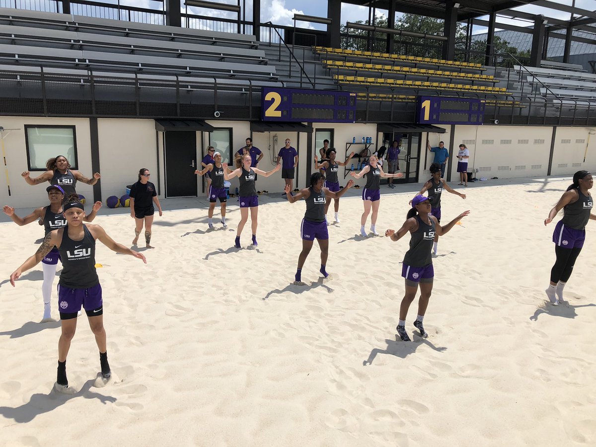 LSUwbkb's tweet photo. Ready for the last #4QFriday of the summer! #LetsGeaux @LAStatePolice https://t.co/Z1K9XoQobg