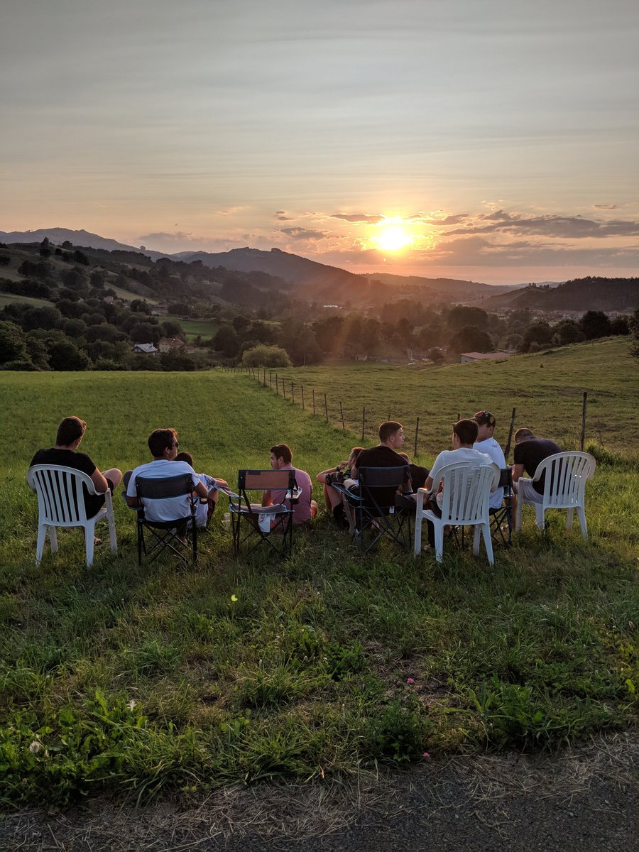 8santigar tweet media