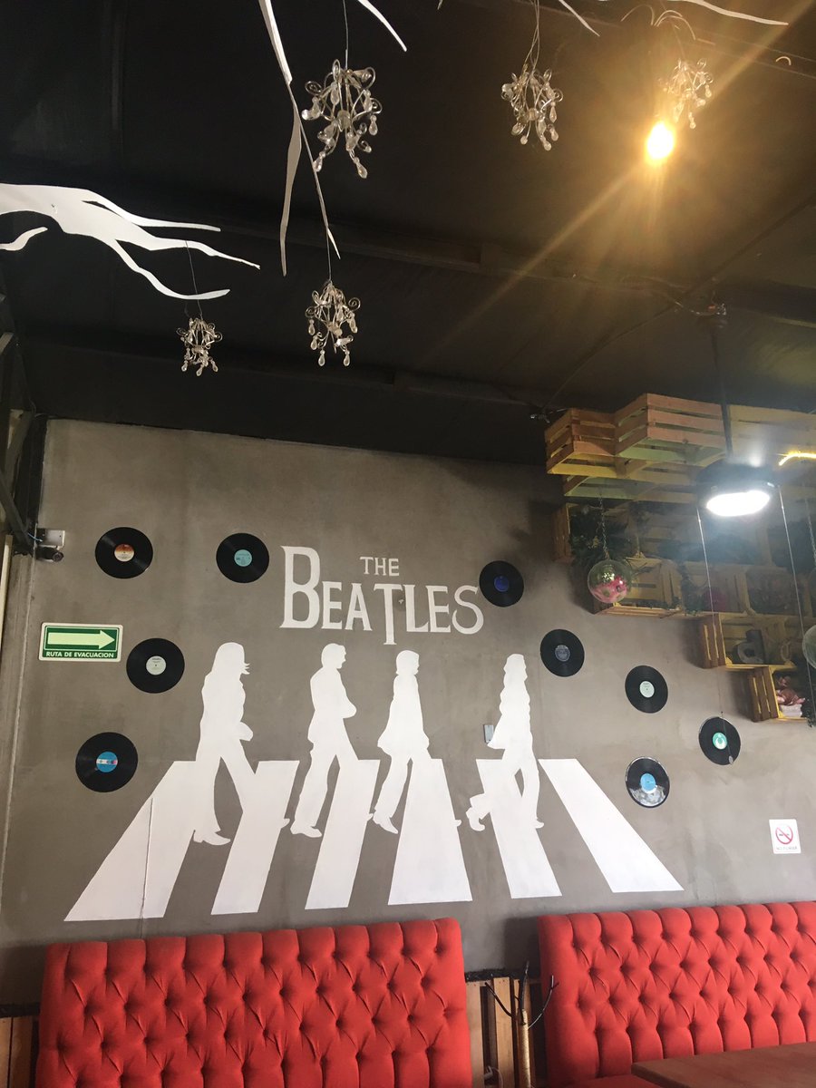 CARLOSEES's tweet image. Ingratos, hoy tocó comer una rica ensalada en #EatSalad.
Hicimos una mezcla de aderezo de chipotle y cilantro... sabe 😋😋😋