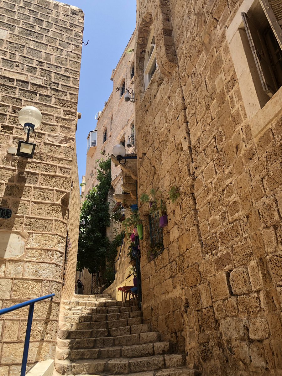 CristinaAdLG's tweet photo. No os podeis perder #Haffa, el antiguo puerto, donde llegaban los cruzados y los cristianos para peregrinar hacia Jerusalem. Es pequeñito y muy bien cuidado. Con tiendas muy chic a la salida. https://t.co/zJvIZtu6dR