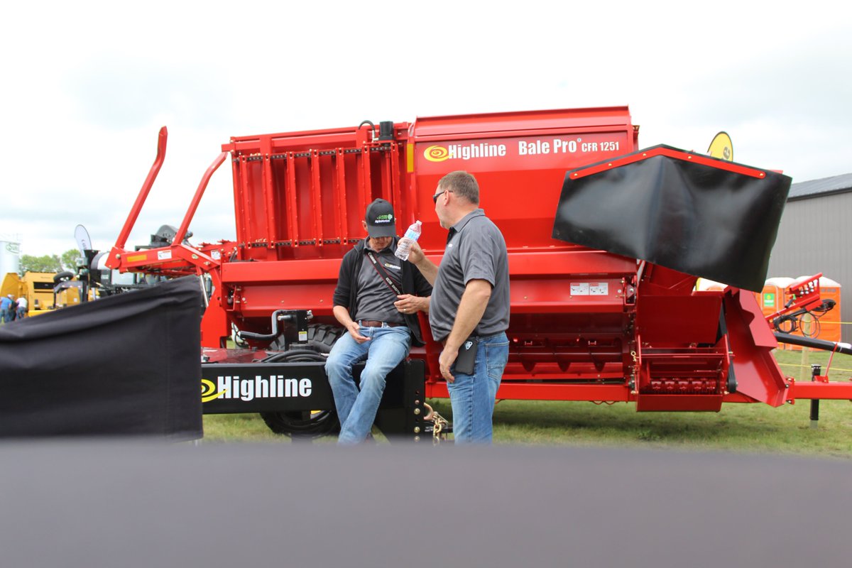 highlinemfg's tweet photo. What a fantastic week @AginMotion and what a great product launch of the AM 1000s, AccuMix™
Thank you to the show, to our employees, to our dealers and most of all, our customers for all the support this past week!
#weknowcows #builtforhere #precisionfeeding #AIM19 https://t.co/sXC9IhMXHn