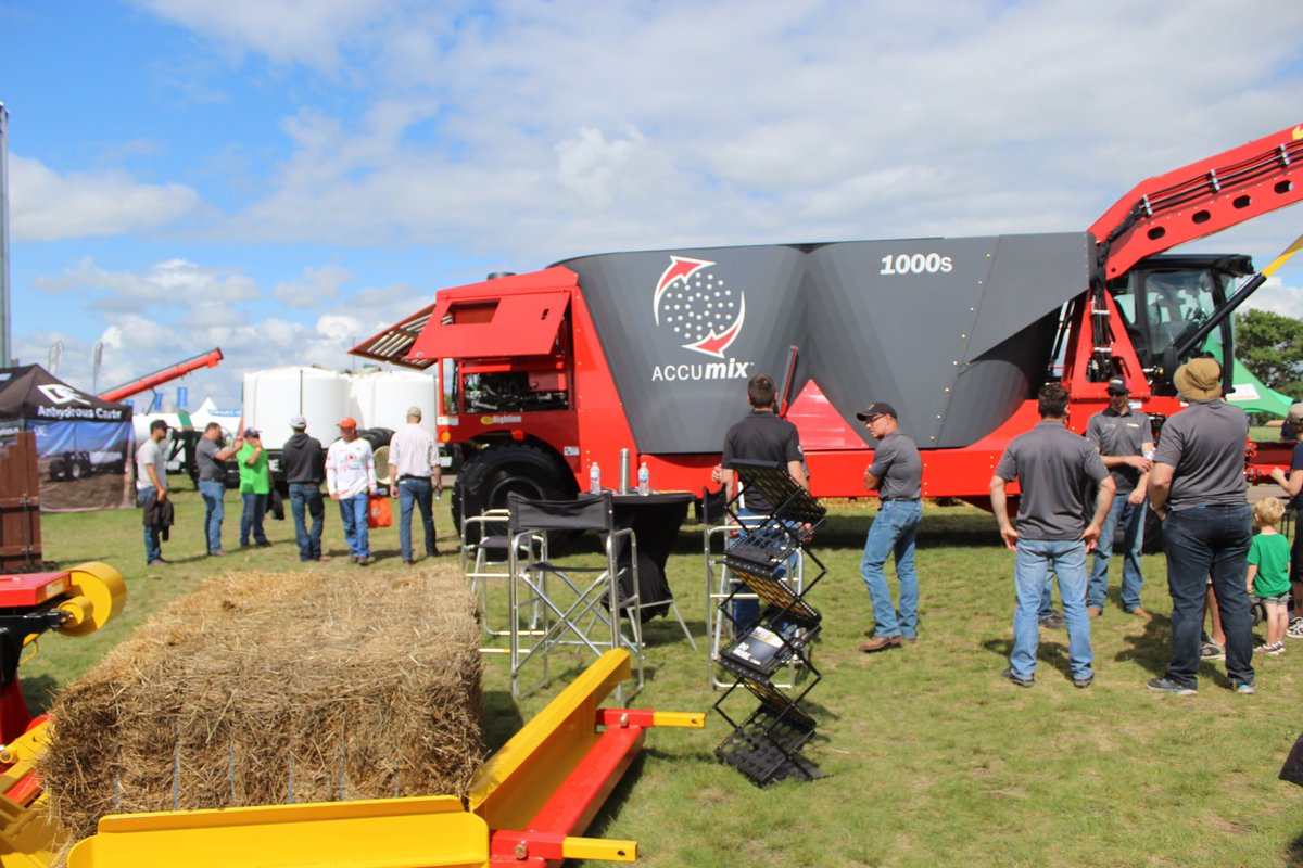 highlinemfg's tweet photo. What a fantastic week @AginMotion and what a great product launch of the AM 1000s, AccuMix™
Thank you to the show, to our employees, to our dealers and most of all, our customers for all the support this past week!
#weknowcows #builtforhere #precisionfeeding #AIM19 https://t.co/sXC9IhMXHn