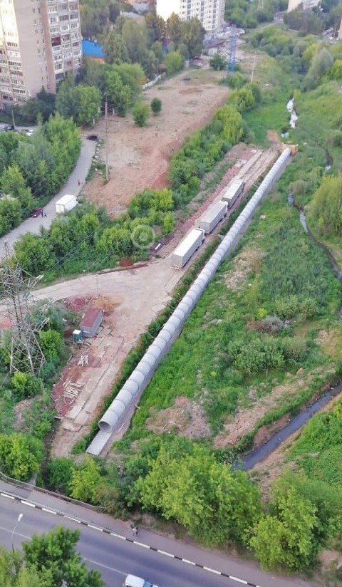 odi_city's tweet photo. Благоустройство ручья на Втором Заводе практически остановилось после того, как на место привезли и установили трубы. Напомним, что по плану весь ручей хотели убрать в специальный коллектор, а сверху сделать общественные пространства.

Работы финан... https://t.co/Dmu7C6tN74 https://t.co/CdLDVpdeah