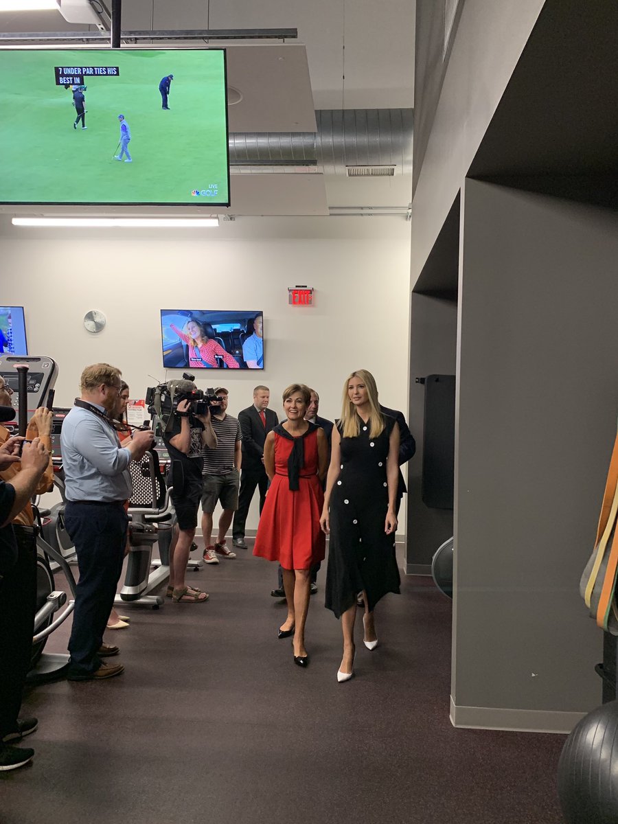 PrincessFirstD1's tweet photo. @IvankaTrump @HyVee Since @HyVee signed their commitment to #PledgetoAmericasWorkers, they have created nearly 2,500 opportunities for pictures of moi.
Today, we saw moi at Hy-Vee’s Helpful Smiles Technology Center in Iowa with blacks coz Daddy’s not racist. Thank you! 💋 🇱🇷
#ContractImpact https://t.co/t9SoGbswhC