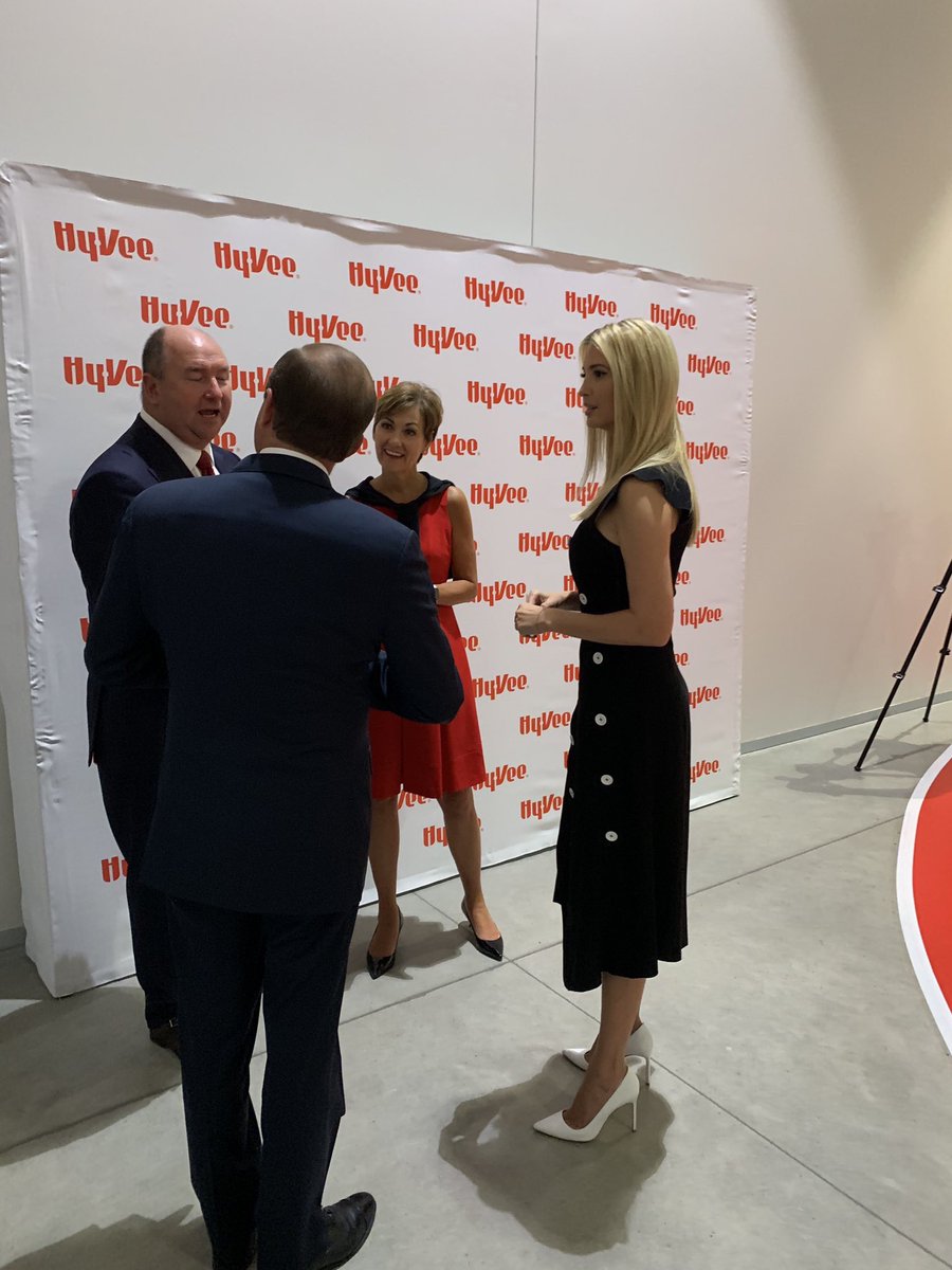 PrincessFirstD1's tweet photo. @IvankaTrump @HyVee Since @HyVee signed their commitment to #PledgetoAmericasWorkers, they have created nearly 2,500 opportunities for pictures of moi.
Today, we saw moi at Hy-Vee’s Helpful Smiles Technology Center in Iowa with blacks coz Daddy’s not racist. Thank you! 💋 🇱🇷
#ContractImpact https://t.co/t9SoGbswhC