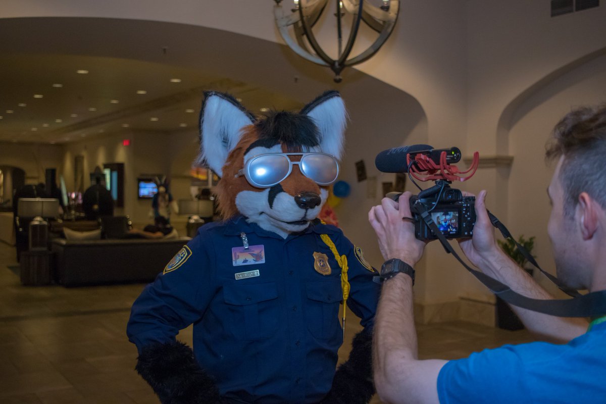 doubleofoxx's tweet photo. #FursuitFriday "Sir, you have a permit for that?"
Just posing at #PDFC2019
Photo by @mtsheppy https://t.co/xOAzaAXWRh
