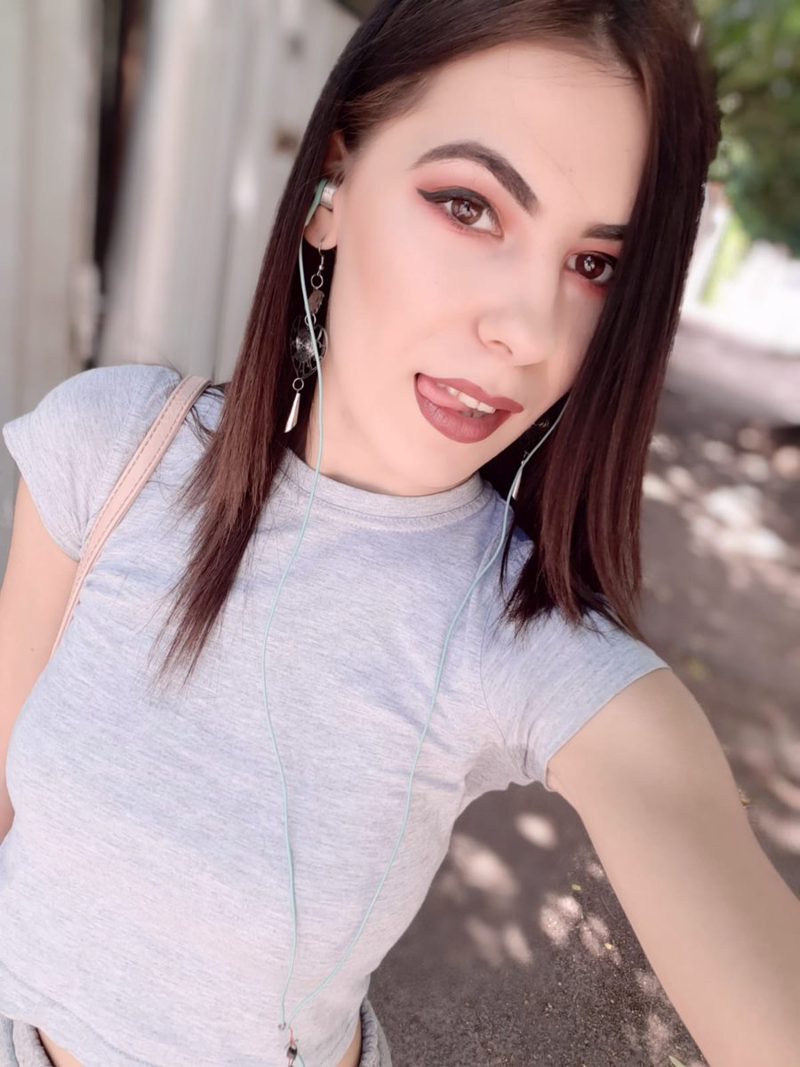 annielust_'s tweet photo. I know who I am. I am not perfect. I'm not the most beautiful woman in the world. But I'm one of them!!!😍😍😍 #cuteface #sensuallips #camgirl😘😘😘 https://t.co/nUovz94TfY