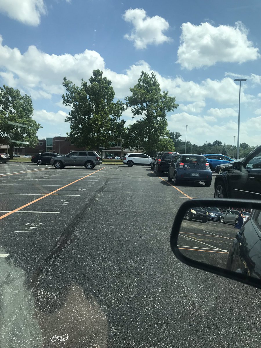 PrincipalTiz's tweet photo. How amazing is it that the traffic leaving Pike HS looks like the traffic heading out of Deer Creek after a concert? 🙌 Over 1,400 strong at today’s ACEs conference! ❤️🧠 #ACEsIndiana https://t.co/kOgkvb53Gc