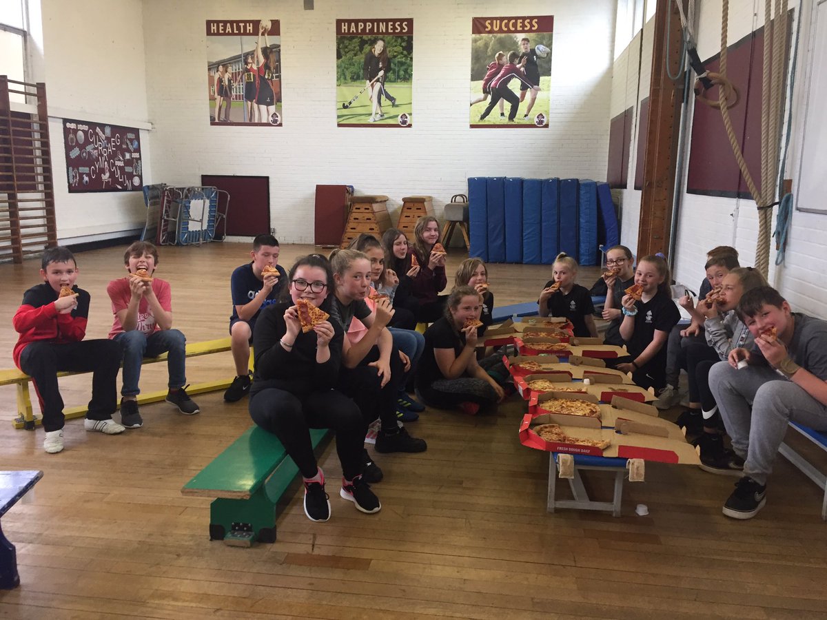 HawthornhsPE's tweet image. Pizza party with 7TH today.. have a great summer everyone! #formclass #lastday #hardworkpaysoff @HawthornHighSch