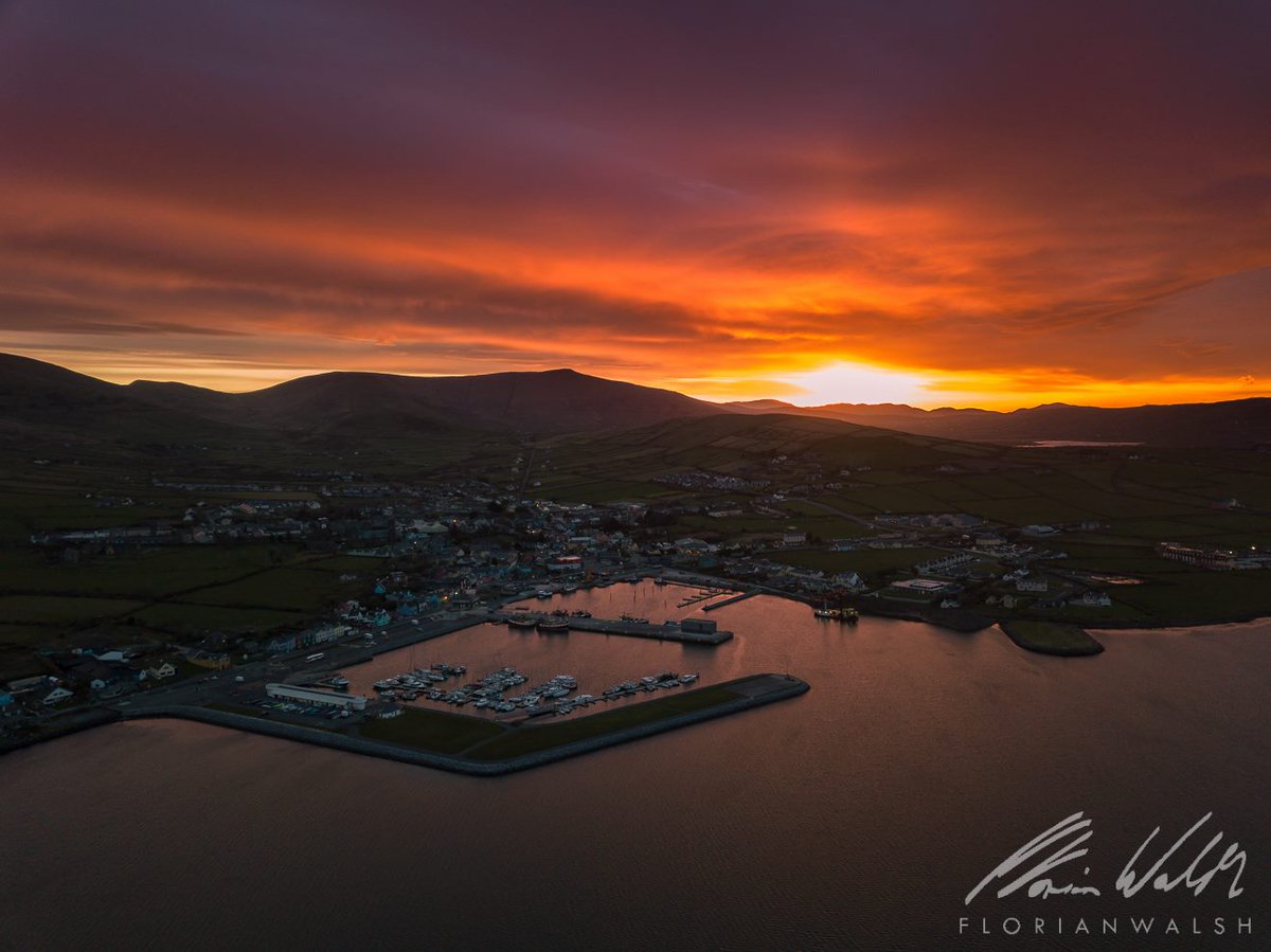 Dingle town at 7am. Another one of Florian Walsh's amazing photo #WestKerry #CorcaDhuibhne