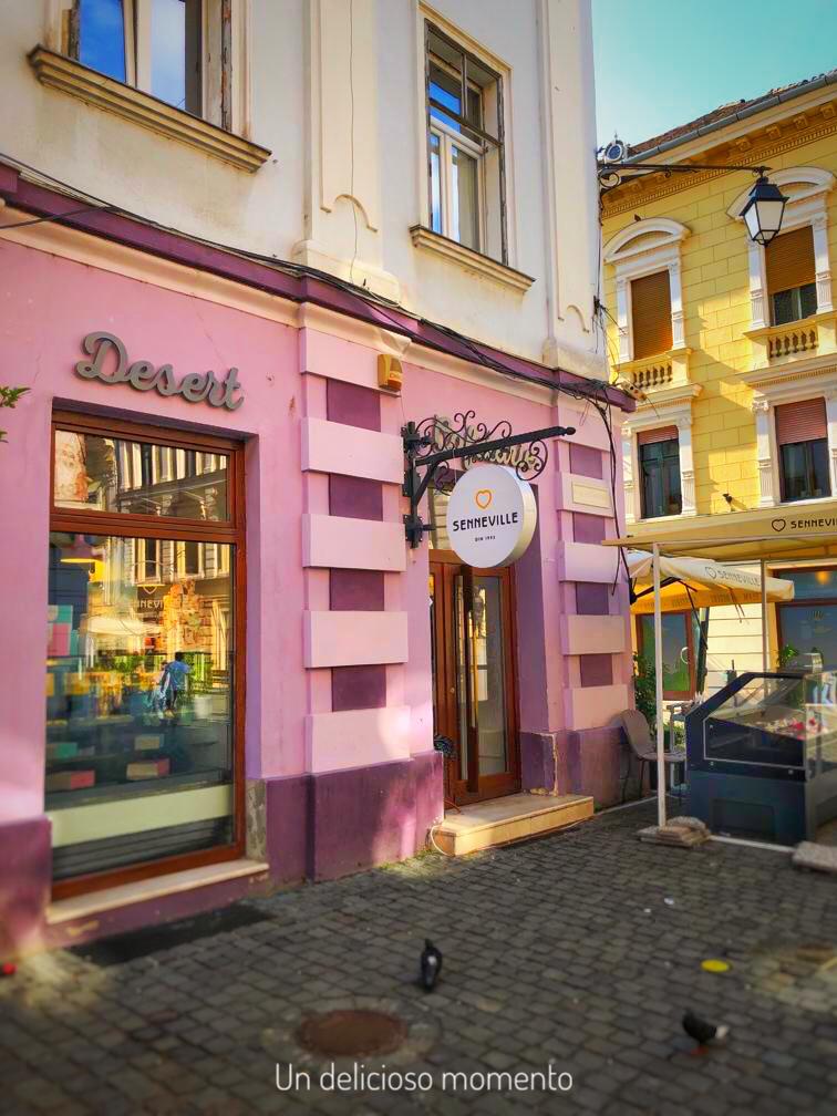 DeliciosoMoment's tweet photo. 😋 ¡#BuenViernes amigos #foodies! El #DeliciosoMomento de hoy es cortesía de la cafetería Senneville en #Timisoara, un coqueto lugar en pleno centro y cuyos postres y café están a la altura ¡de los parisinos! ¿Estás listo para experimentar #Rumanía?

#ExperienceRomania 👇🏼🇬🇧 https://t.co/mX0XPe2WMh
