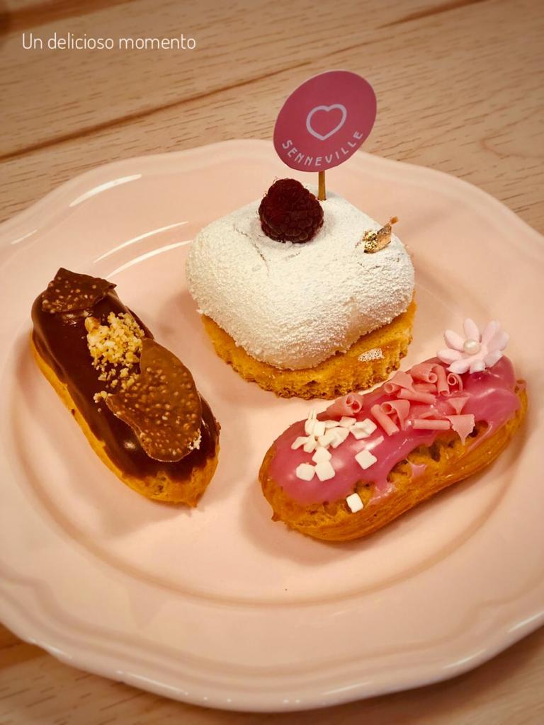 DeliciosoMoment's tweet photo. 😋 ¡#BuenViernes amigos #foodies! El #DeliciosoMomento de hoy es cortesía de la cafetería Senneville en #Timisoara, un coqueto lugar en pleno centro y cuyos postres y café están a la altura ¡de los parisinos! ¿Estás listo para experimentar #Rumanía?

#ExperienceRomania 👇🏼🇬🇧 https://t.co/mX0XPe2WMh
