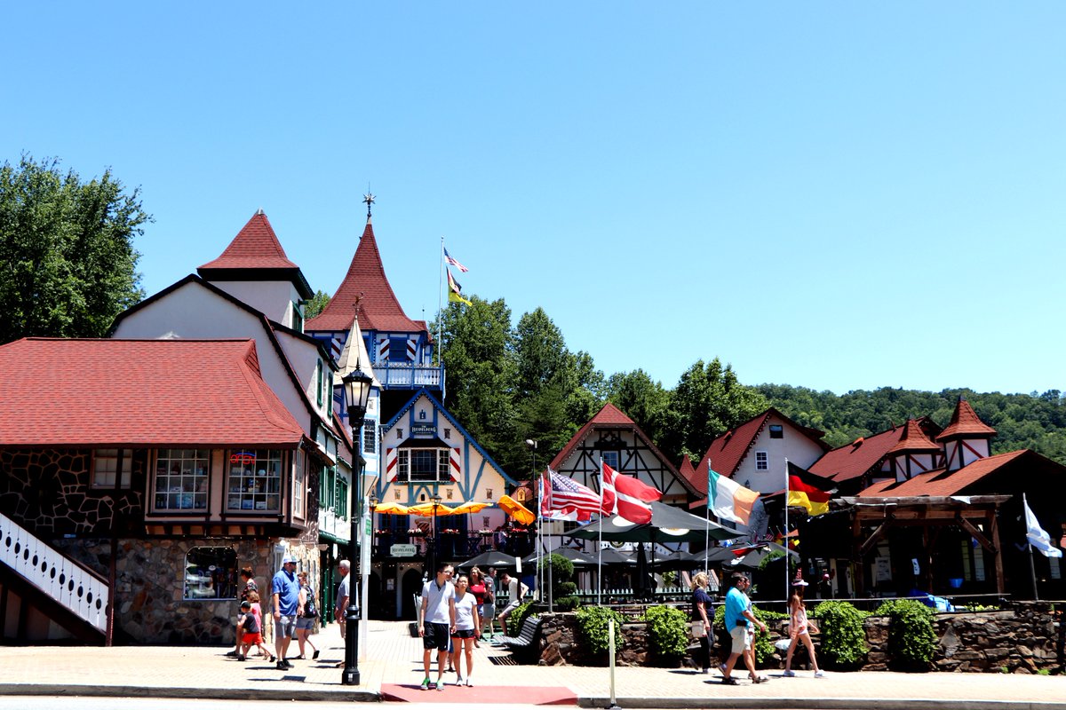 TravelsEndless's tweet photo. Our latest blog on how we spent 3 days in #helengeorgia! Have you been to Helen before? What was your favorite? #traveltribe #alpinehelen #visithelen #northgeorgiamountains #travelblogger #familytravel #ouradventures https://t.co/OUix9Oih3u https://t.co/t453VGzI7j