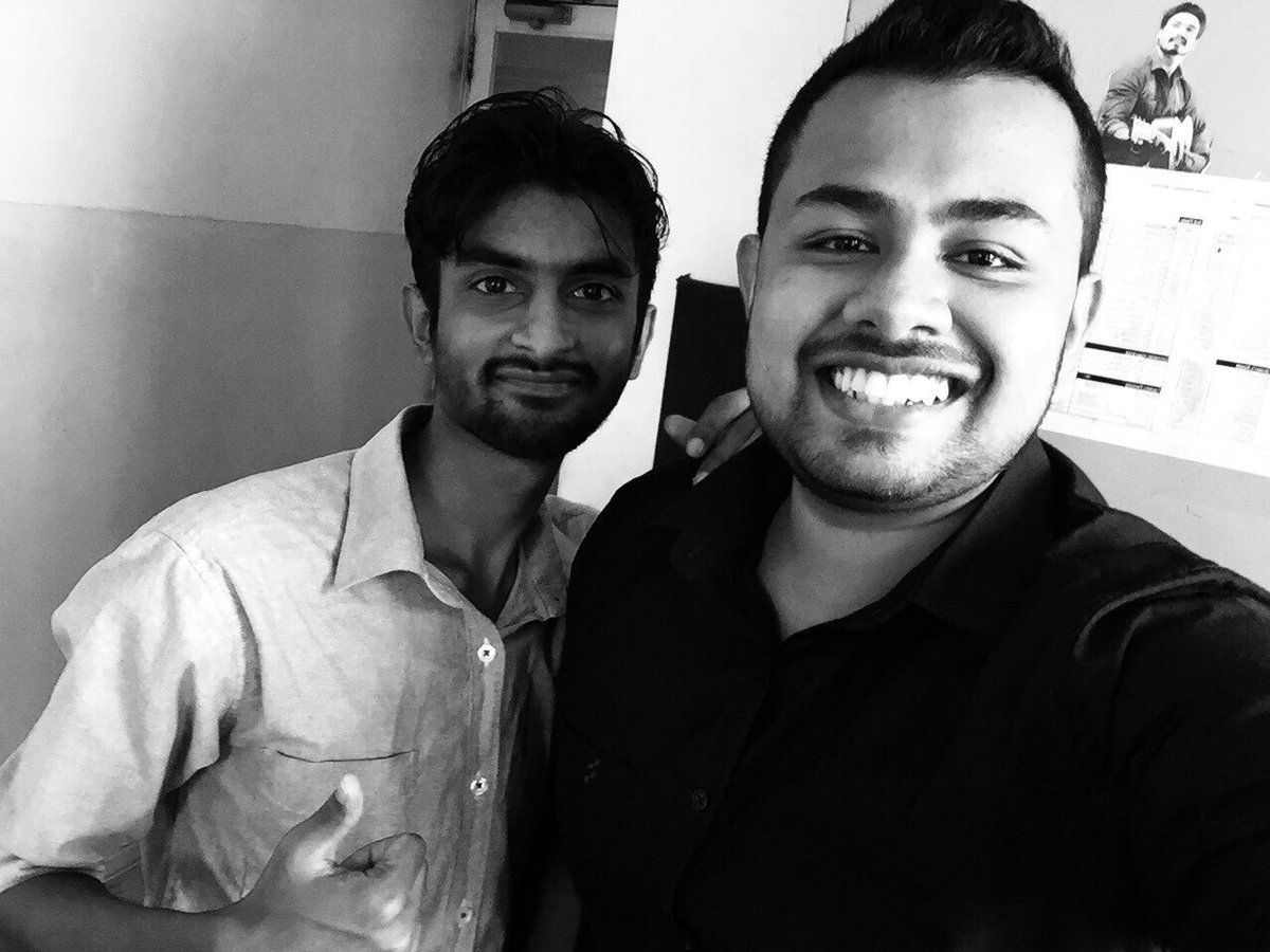 Nadeez__'s tweet photo. @tillzzy_ හැපි උපන්දිනක් වේවා ටිලන් පුතී...❤️🎂 සඳුදා කේක් අරන් වරෙන් මැරුම් නොකා 😌
#රතුමකරාFM #ක්රිකට්බෑSL #FMKONSMeetup https://t.co/COsSYQvR1a