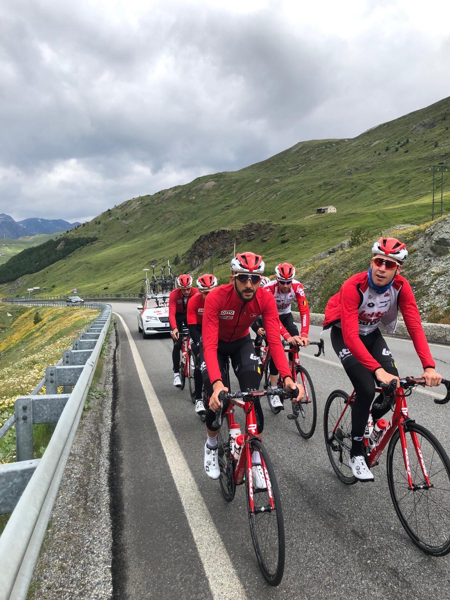It’s not always easy to take a group picture when you’re a ‘Matchbox’ (my nickname for those who do not know). But we’re having fun at training camp at Livigno 🤷‍♂️🇮🇹