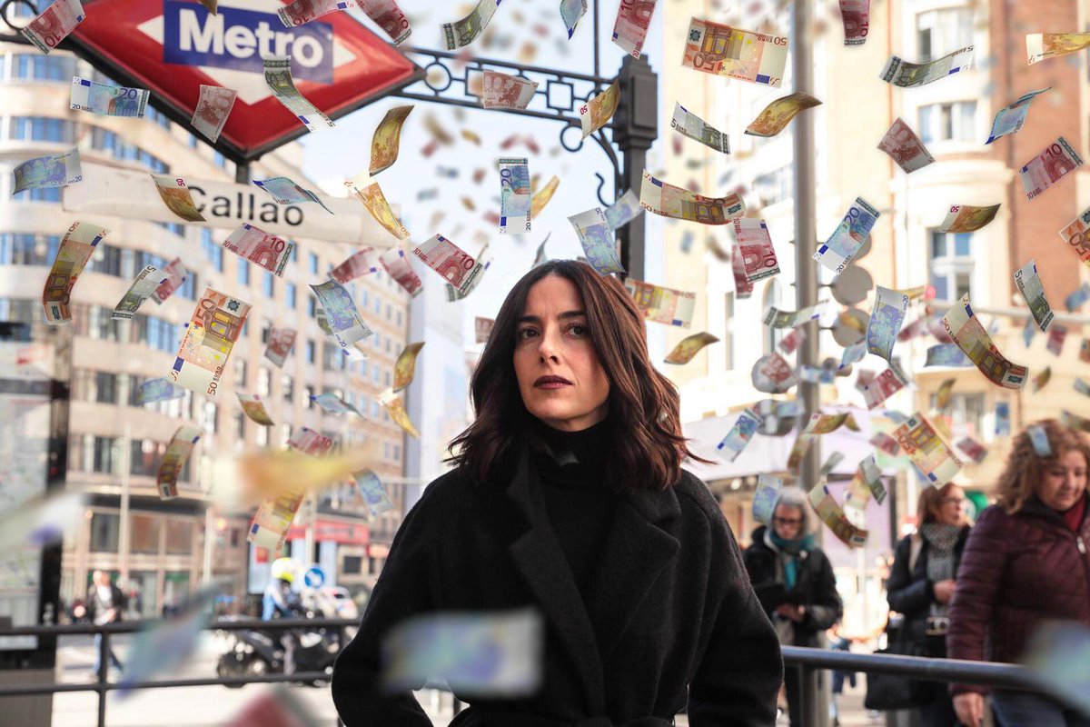 Ay mira, qué con-ve-ni-en-te.  #LaCasaDePapel3