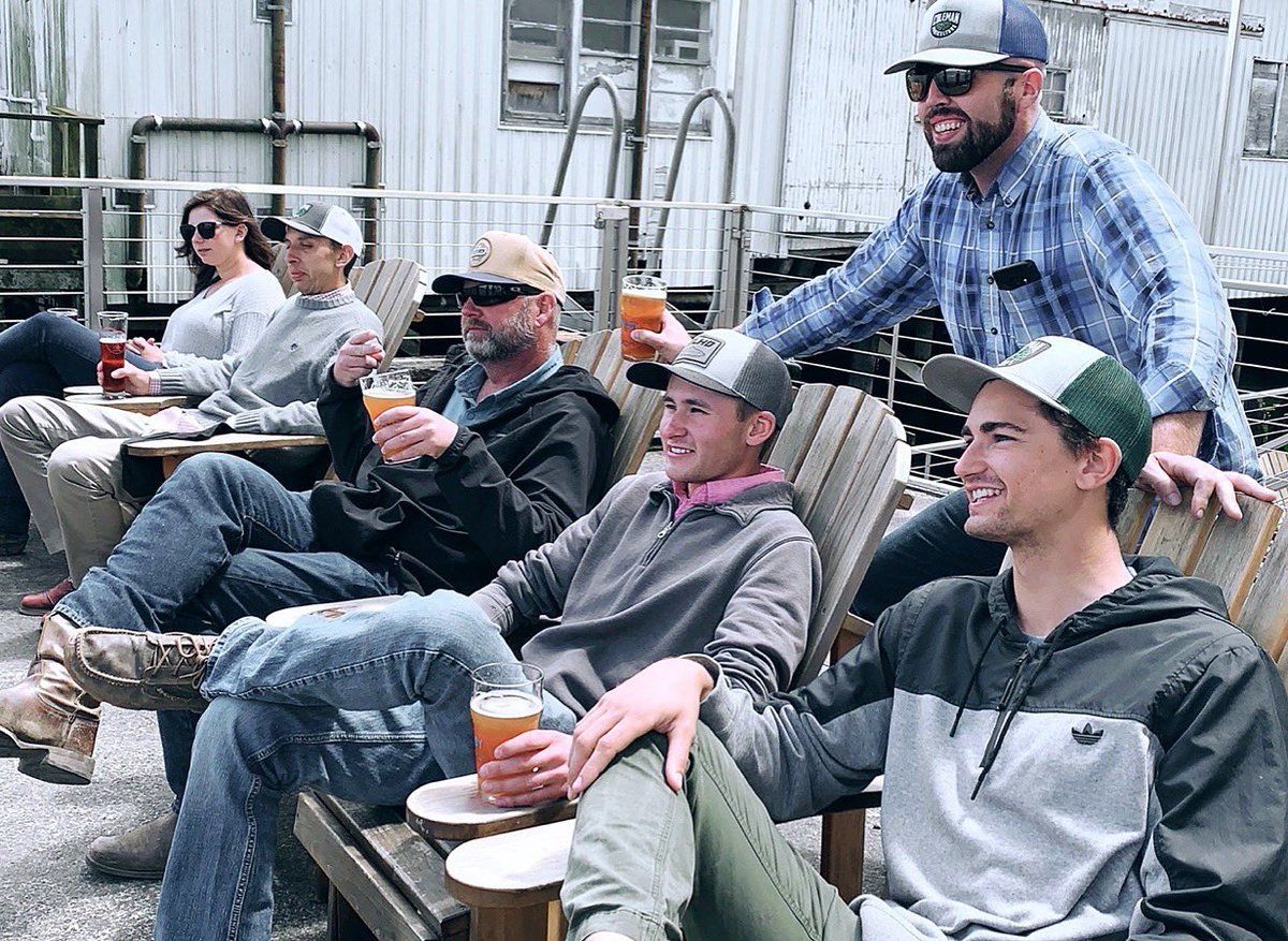 Weekend Forecast = 100% chance of Beer!☀️🍺 We love celebrating another successful week on the farm by stopping by some of our favorite local breweries. @Buoybeer has the perfect patio to beat the heat this weekend!🎉
•
•
•
#ColemanHops #BuoyBeer #drinkORhops #binetobeer