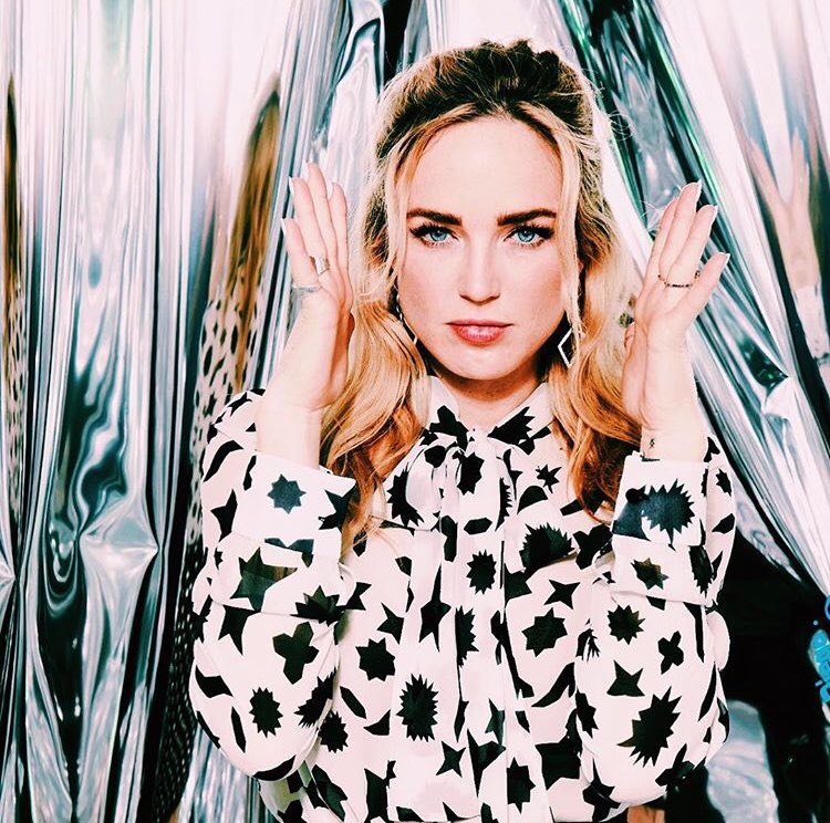 SaraofLegends's tweet image. Going to try and be more active... soooooooo

HELLO!!!!!! Dont be scared to talk to me