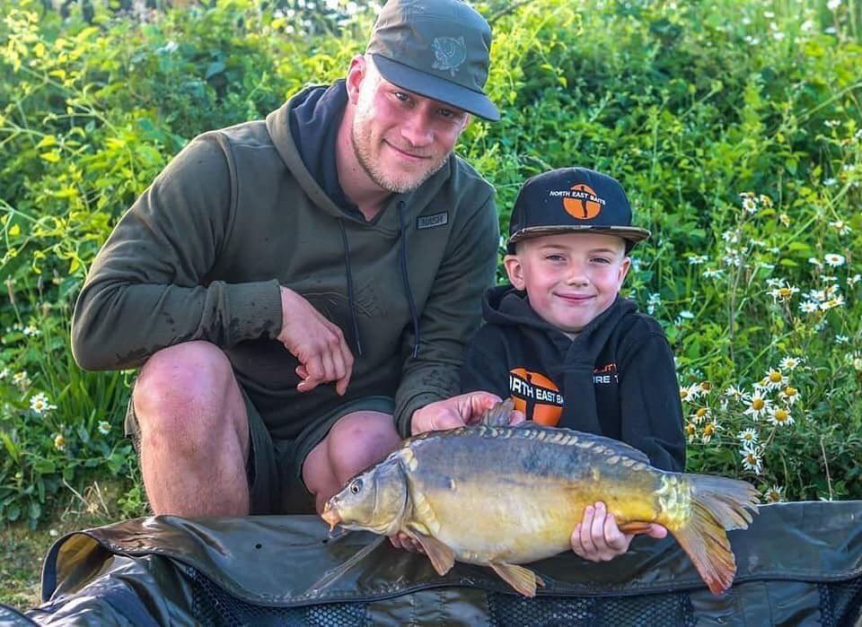 Absolutely fantastic to see, Lee from Nash took the time out of his busy schedule to assist young George with his dad to put a few on the bank. m.facebook.com/northeastbaits/
#QualityBaitsMoreTakes