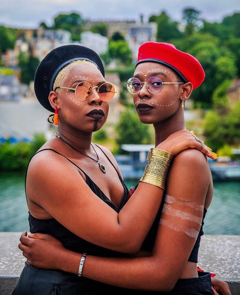 afropunk's tweet photo. Sisters at #afropunkparis •  IG: aldidiasse #afropunk2019 #AFROPUNKWeSeeYou https://t.co/9RWhpWJCAT