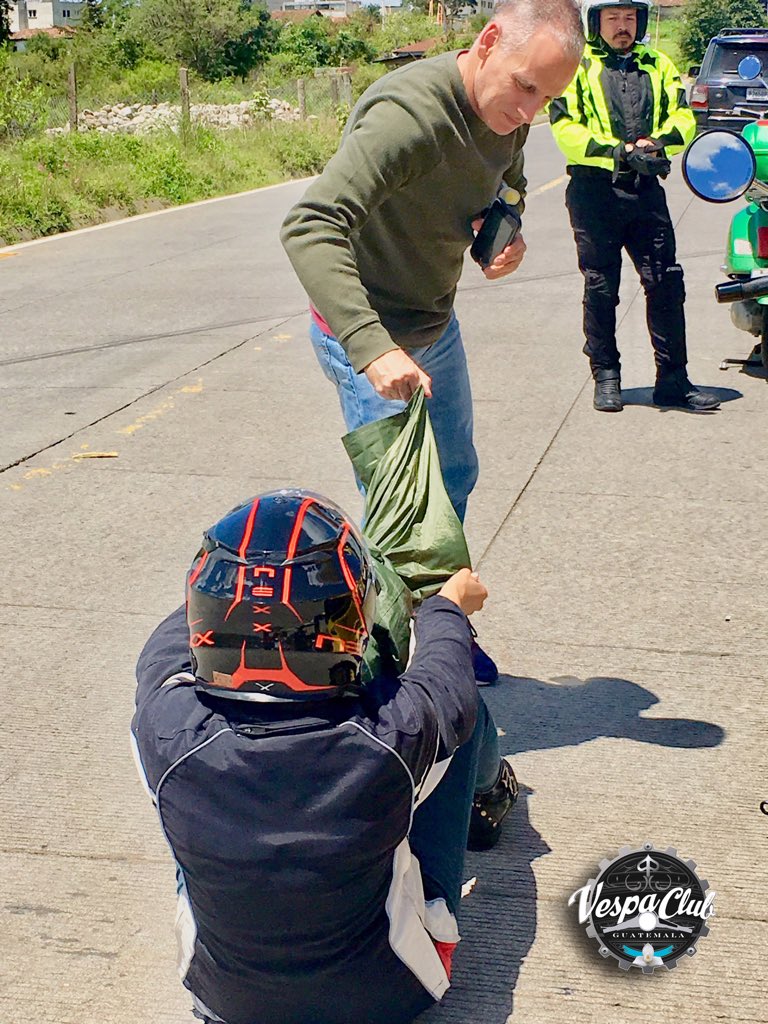 VespaVCG's tweet photo. A través de #Toto entrando a #Quiché. El olor de la tierra aquí te lleva al cielo 🙌🏻🛵
#GuatemalaEnVespa @InguatPrensa @JorgemaChajon #VespaLovers @Vespapics #TheGirlsWhoRide @PaseoGuatemala
@stepintocities @BasilyCo @fodorstravel @GuiaRepsol @CNTraveler @lonelyplanet https://t.co/eMNIJM4tX5