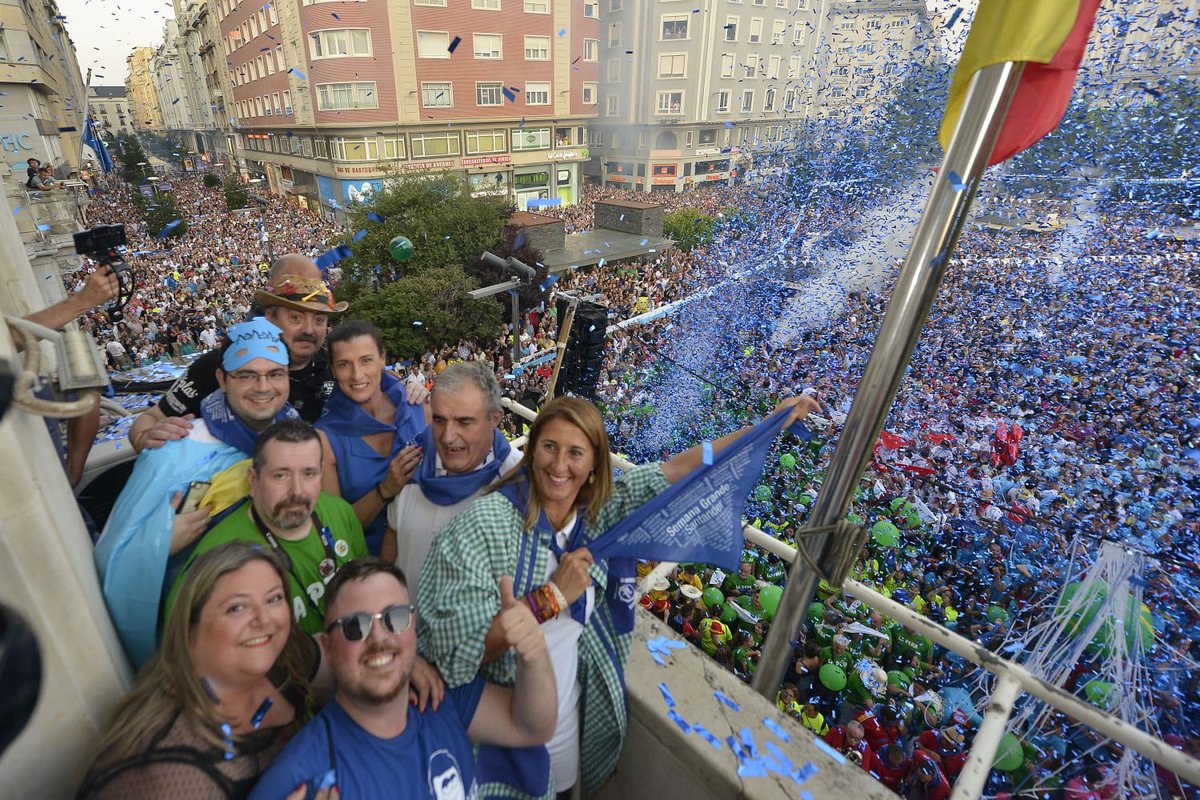 gemaigual's tweet photo. #Santander está de fiesta! Ya llegó la #SemanaGrande2019! Es hora de disfrutar de 10 días con actividades para todos! Gracias a las peñas por contagiarnos de alegría y buen ambiente en un chupinazo inolvidable! 🎉 https://t.co/iG2Cbsz7aQ