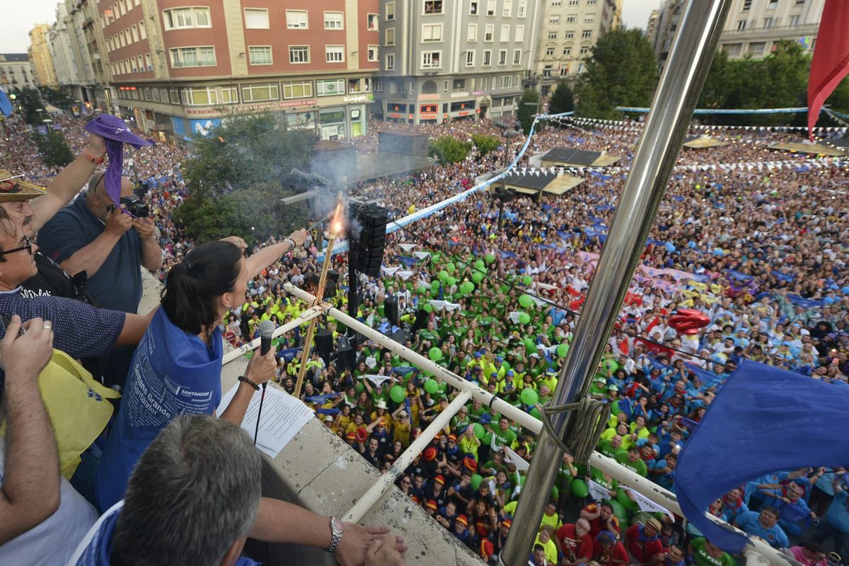 gemaigual's tweet photo. #Santander está de fiesta! Ya llegó la #SemanaGrande2019! Es hora de disfrutar de 10 días con actividades para todos! Gracias a las peñas por contagiarnos de alegría y buen ambiente en un chupinazo inolvidable! 🎉 https://t.co/iG2Cbsz7aQ